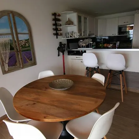 Maison Bord De Dans Avec Piscine Tatil Evi