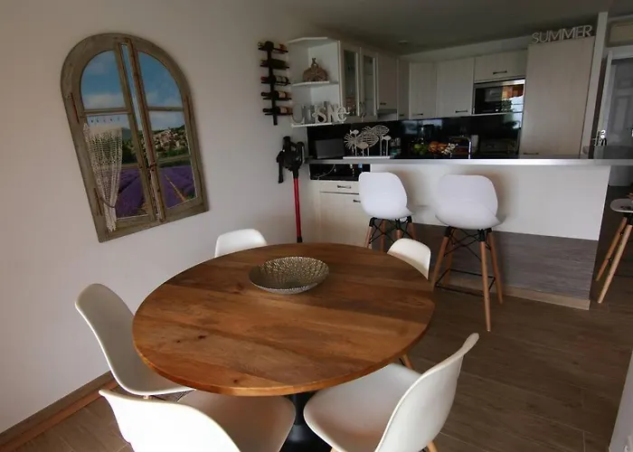 Maison Bord De Dans Avec Piscine Dom wakacyjny
