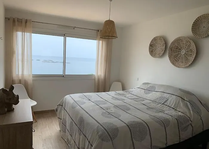 Maison Bord De Dans Avec Piscine